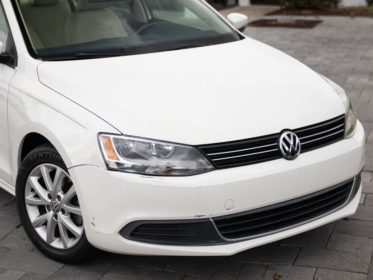 Used 2013 Volkswagen Jetta SE FWD image 2