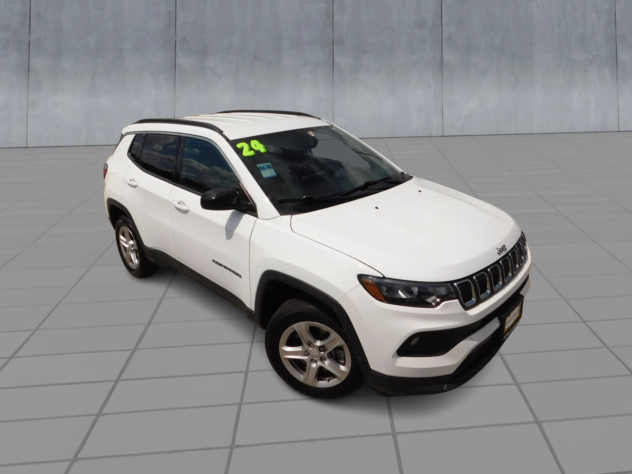 Used 2024 Jeep Compass Latitude AWD/4WD image 2