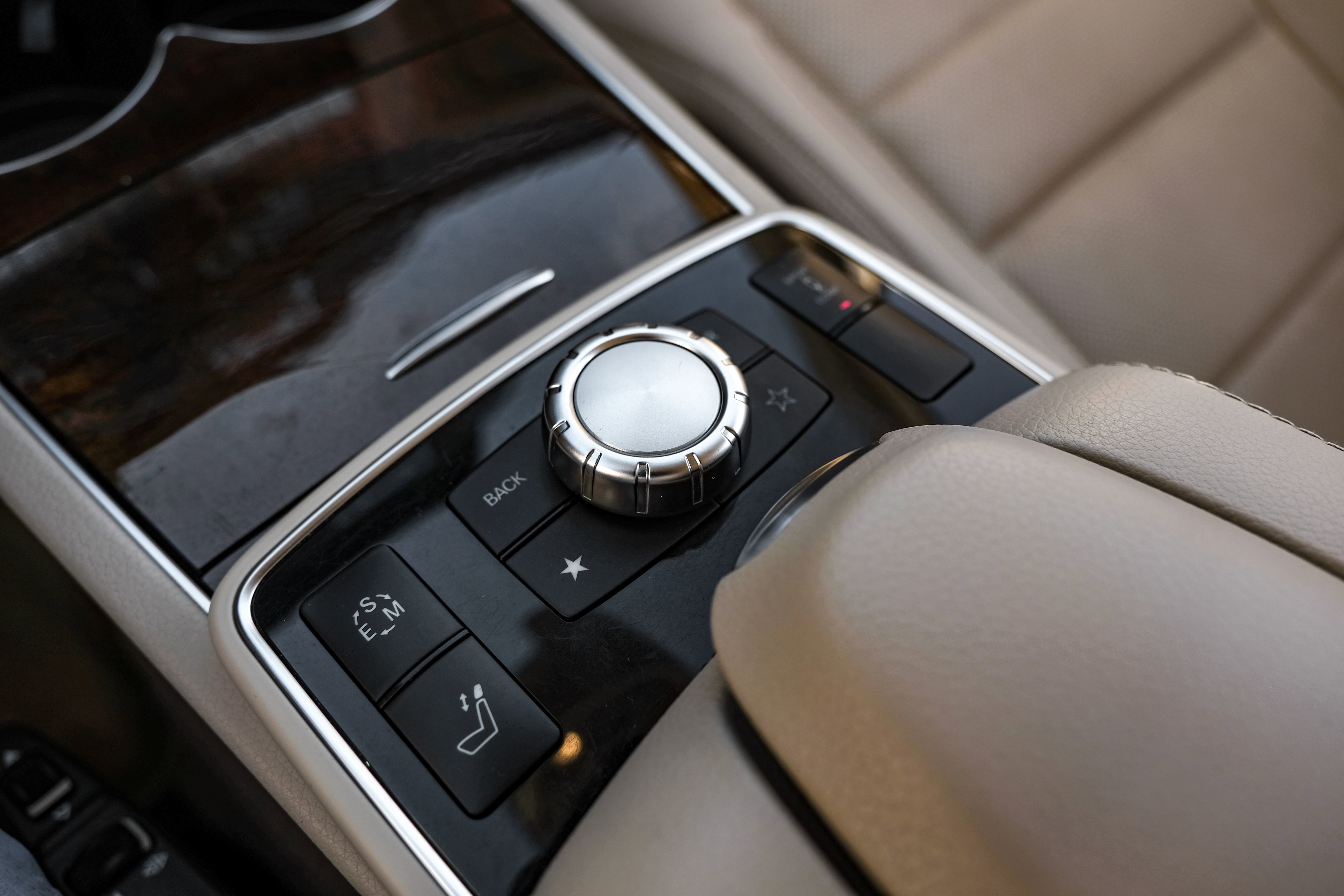 Used 2014 Mercedes-Benz E 550 Cabriolet w/ Premium 1 Package image 17