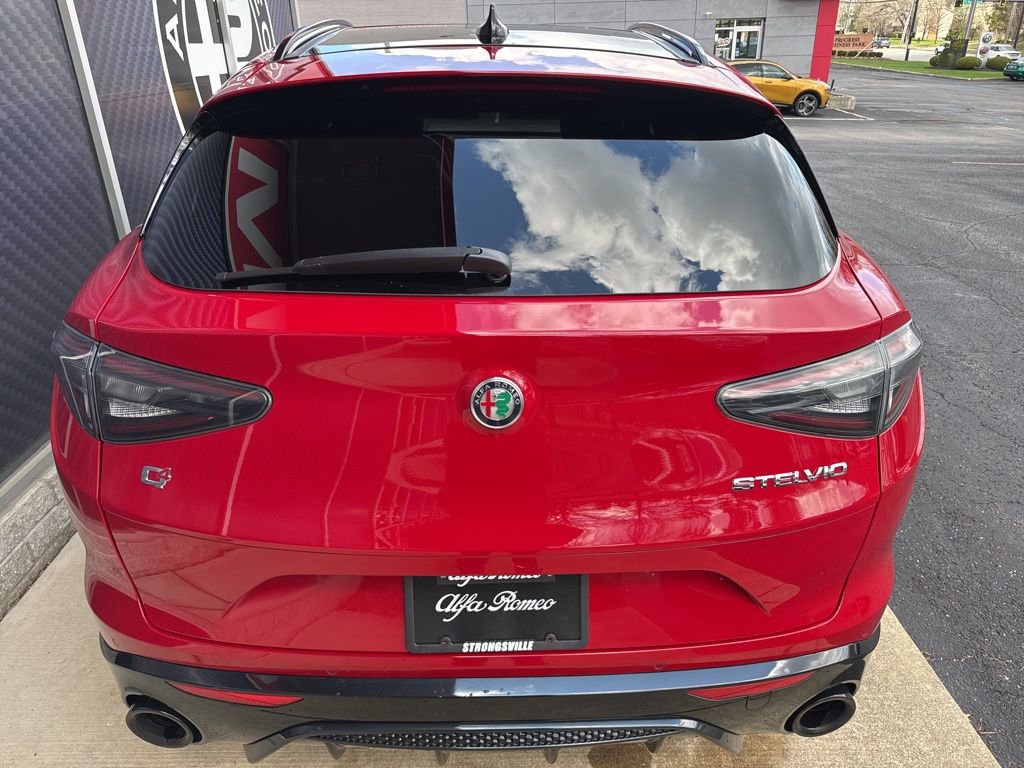 Used 2024 Alfa Romeo Stelvio Veloce image 11