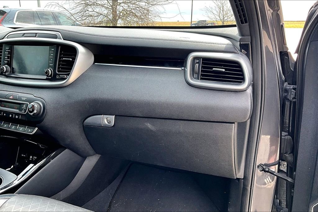 Used 2019 Kia Sorento SX image 19
