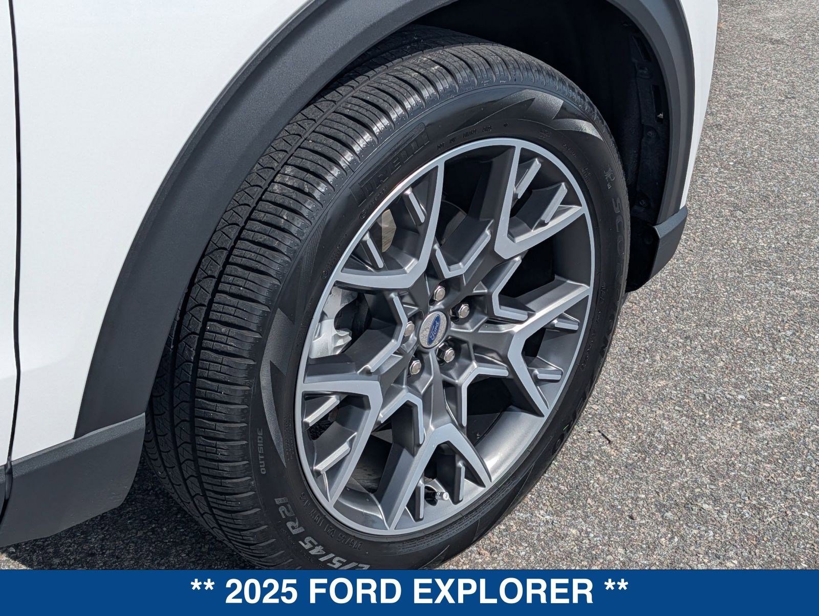 Used 2025 Ford Explorer Platinum w/ Ultimate Package AWD/4WD image 12