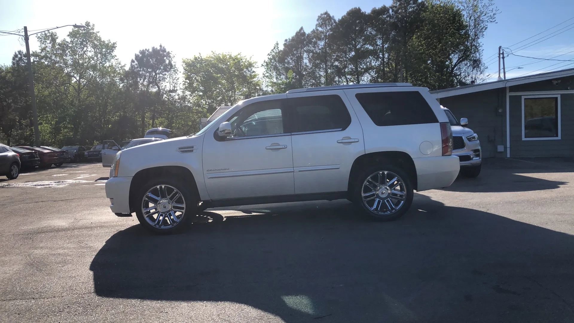 Used 2012 Cadillac Escalade Premium image 6