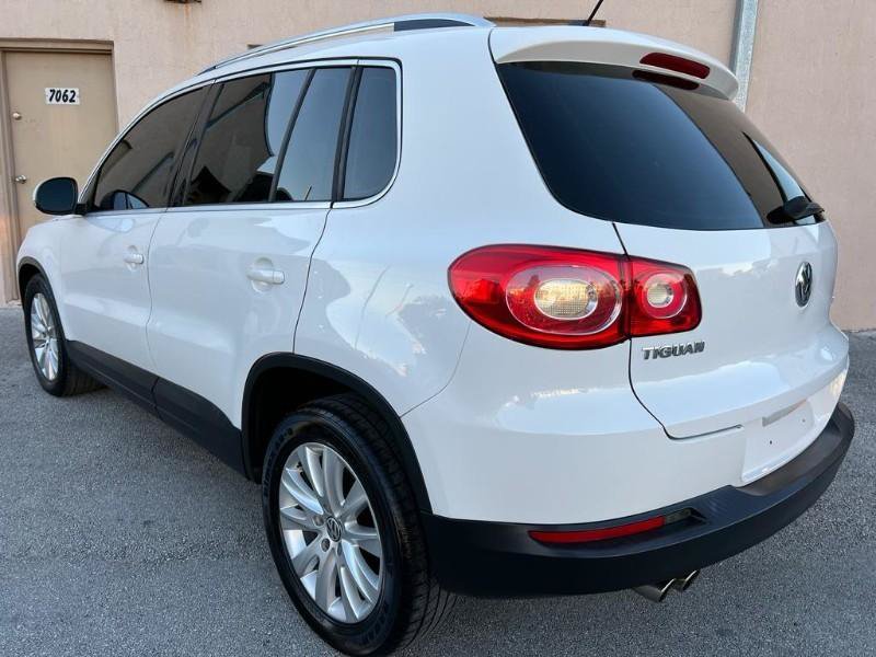 Used 2009 Volkswagen Tiguan SEL FWD image 5