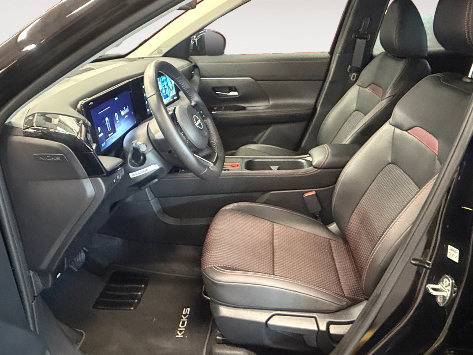 Used 2026 Nissan Kicks SR FWD image 22