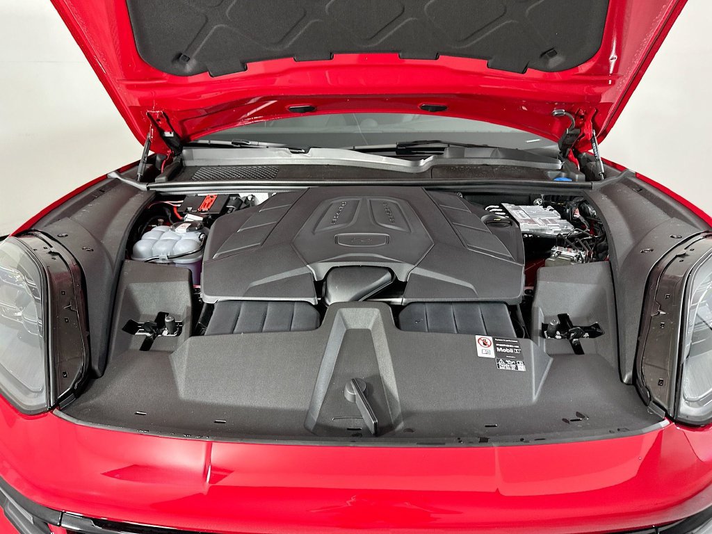 New 2026 Porsche Cayenne Coupe AWD/4WD image 31