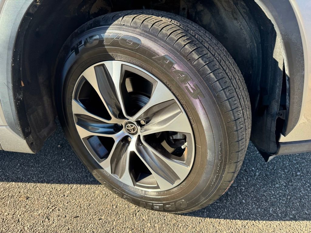 Used 2022 Toyota Highlander XLE image 43