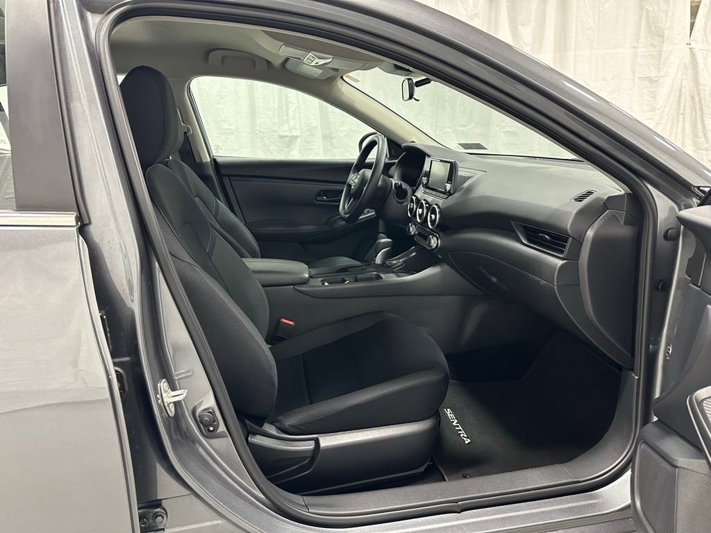 Used 2025 Nissan Sentra S image 49