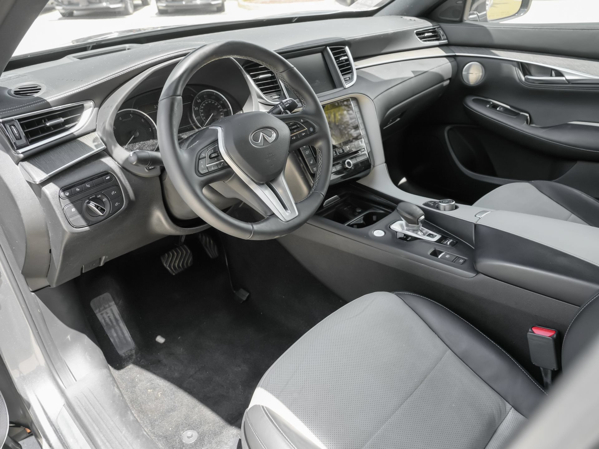 Used 2023 INFINITI QX55 Sensory w/ Lighting Package AWD/4WD image 16