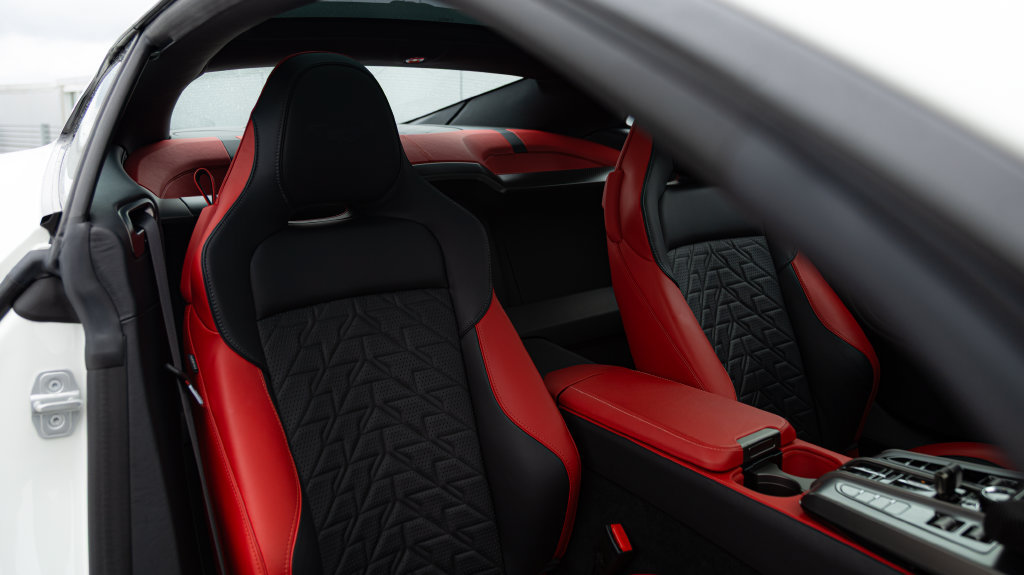 Used 2025 Aston Martin Vanquish RWD image 39