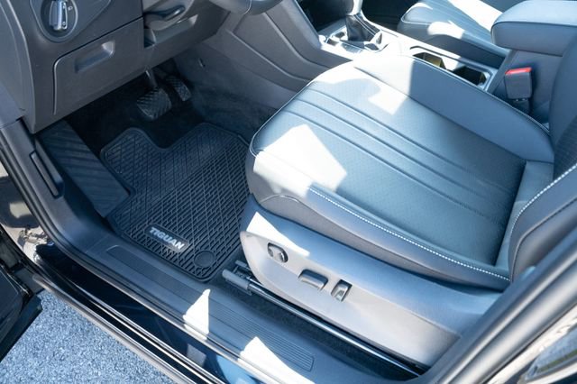 Certified 2023 Volkswagen Tiguan SE FWD image 28