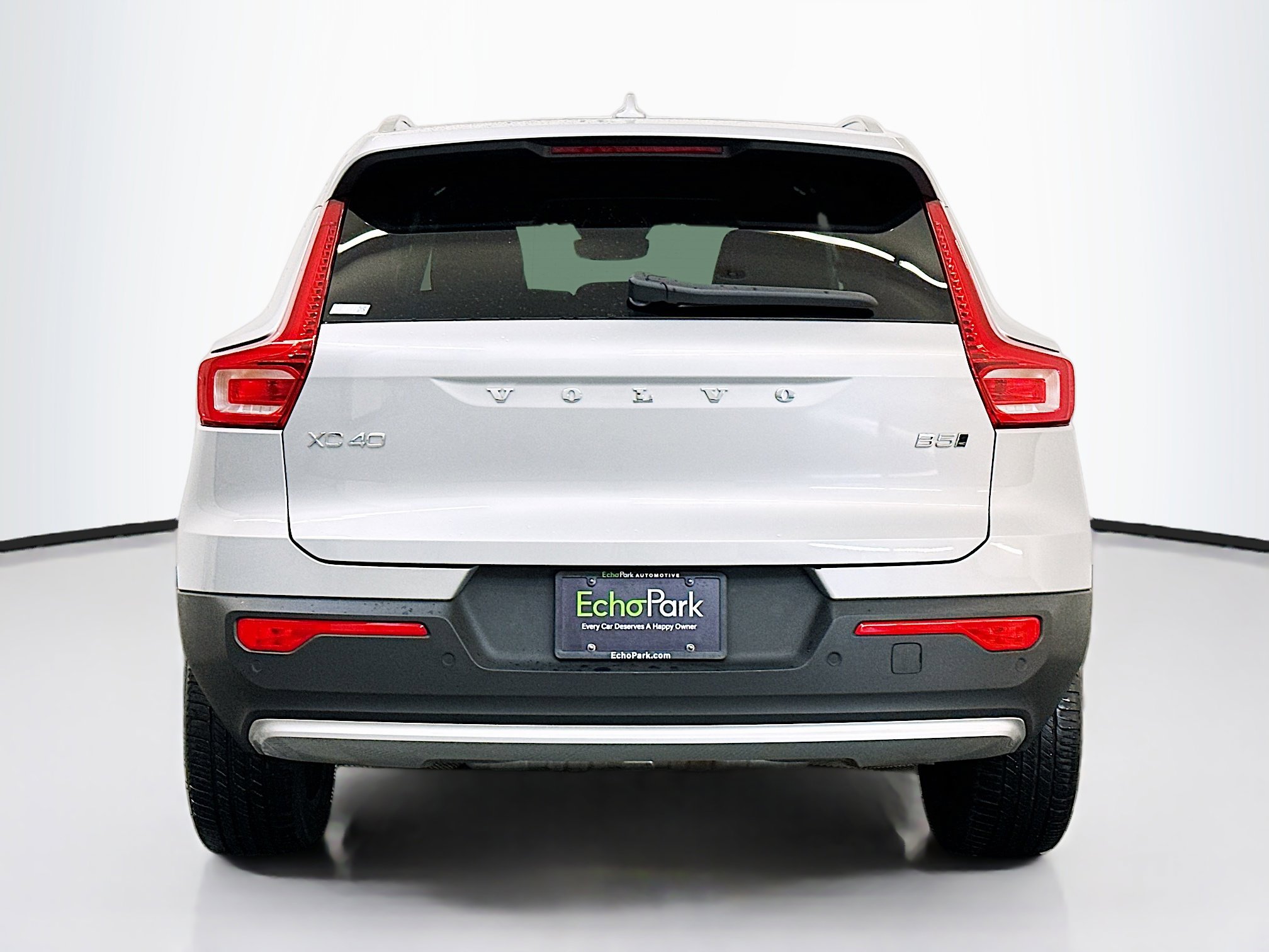 Used 2025 Volvo XC40 B5 Plus image 7