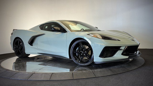 Used 2024 Chevrolet Corvette Stingray Premium Cpe w/ Z51 Performance Package RWD image 2