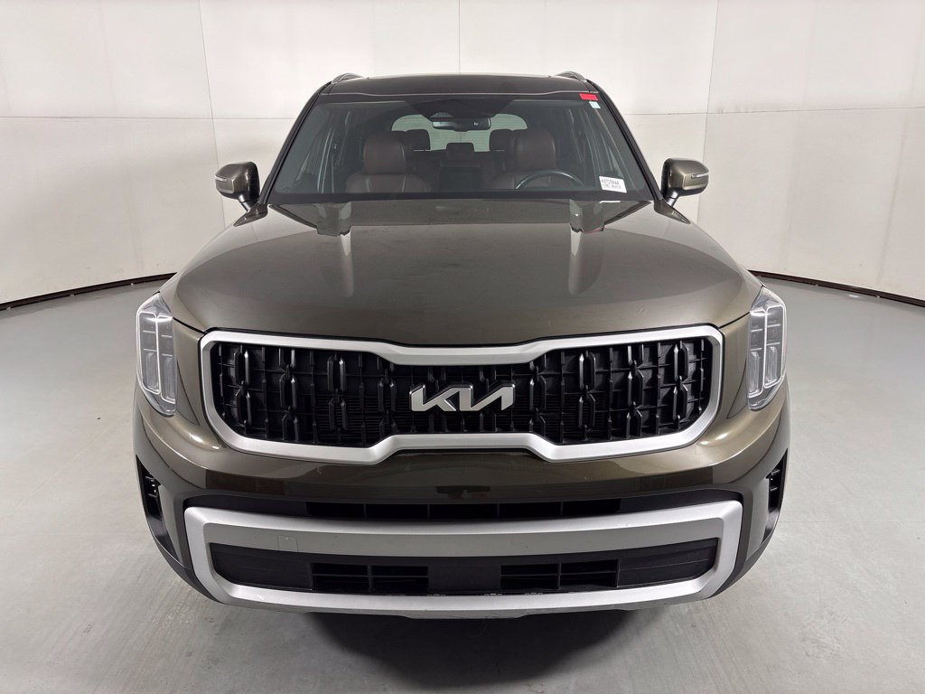 Used 2023 Kia Telluride EX AWD/4WD image 3