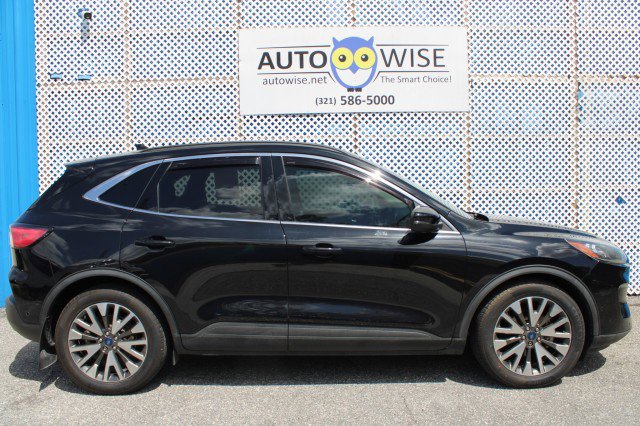 Used 2020 Ford Escape Titanium image 4