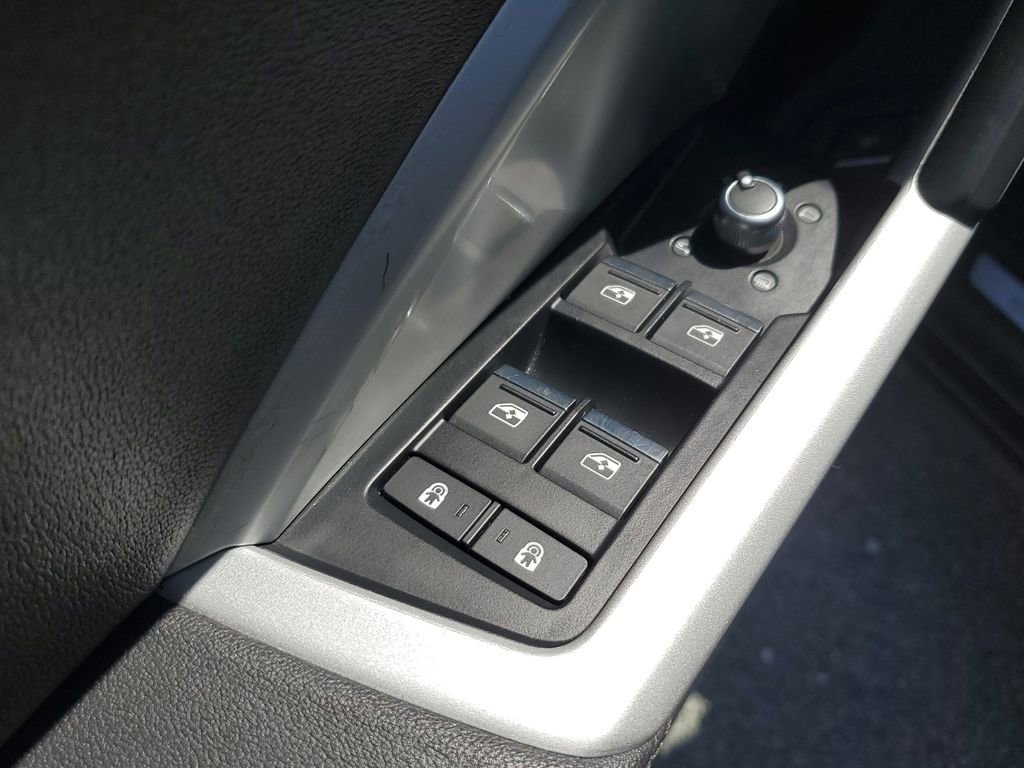 Used 2023 Audi Q3 2.0T Premium image 23