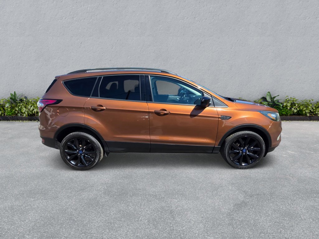 Used 2017 Ford Escape SE w/ Equipment Group 201A AWD/4WD image 5