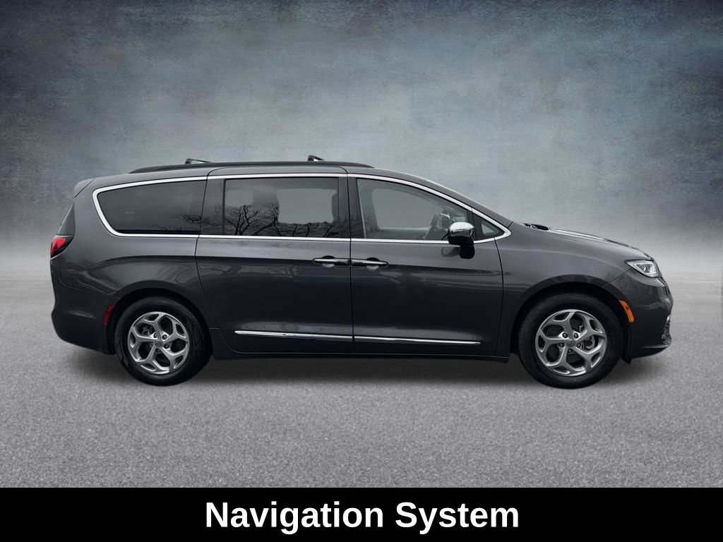 Used 2023 Chrysler Pacifica Limited FWD image 7