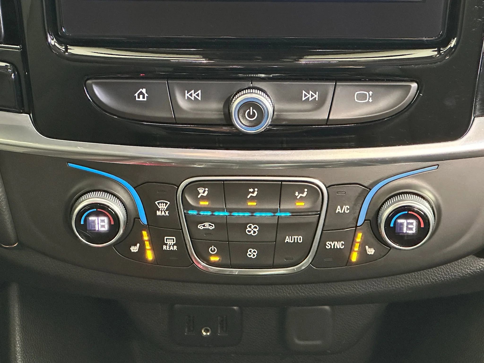 Used 2018 Chevrolet Traverse LT image 35