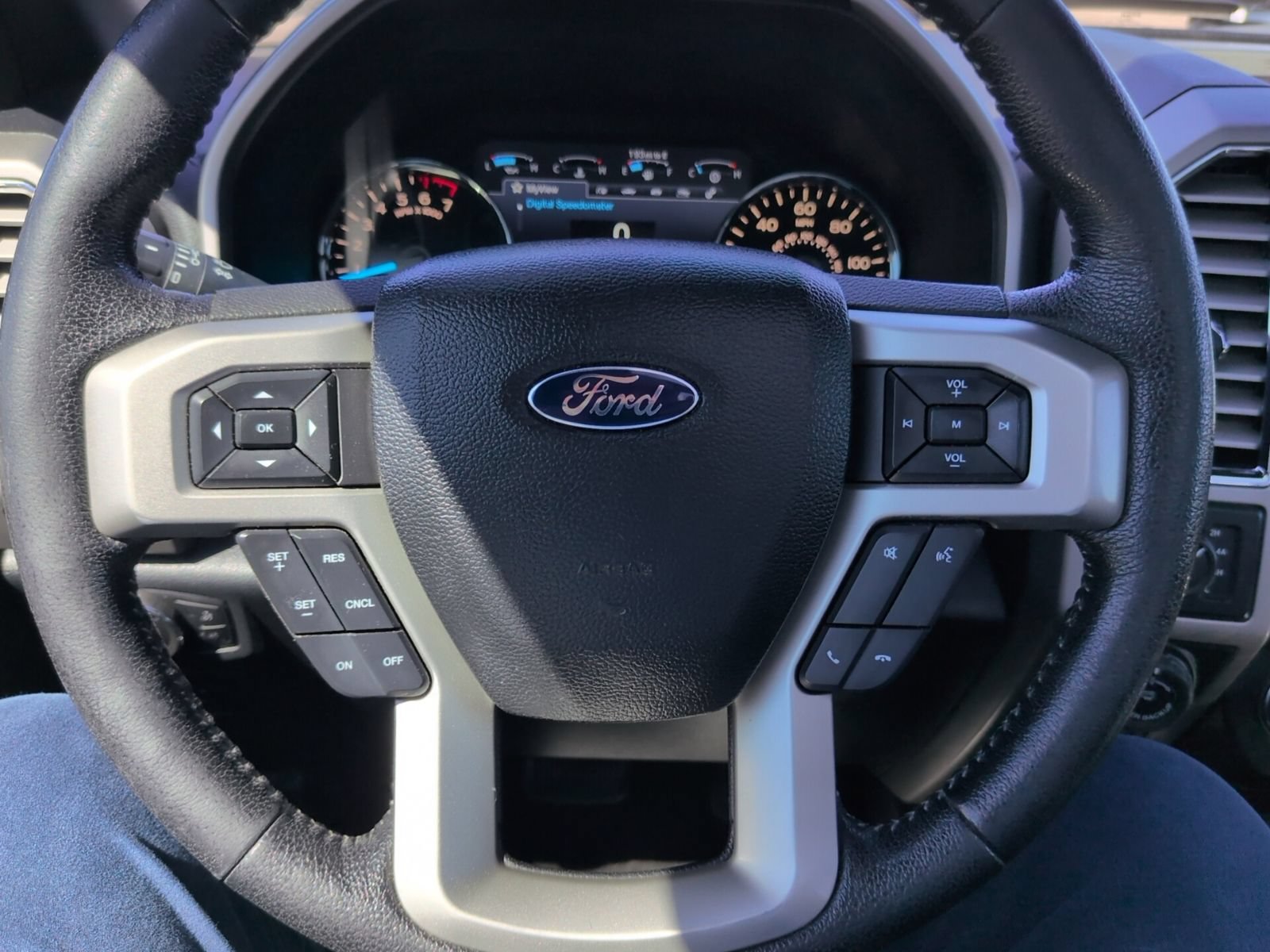 Used 2016 Ford F150 Lariat w/ Equipment Group 502A Luxury AWD/4WD image 16