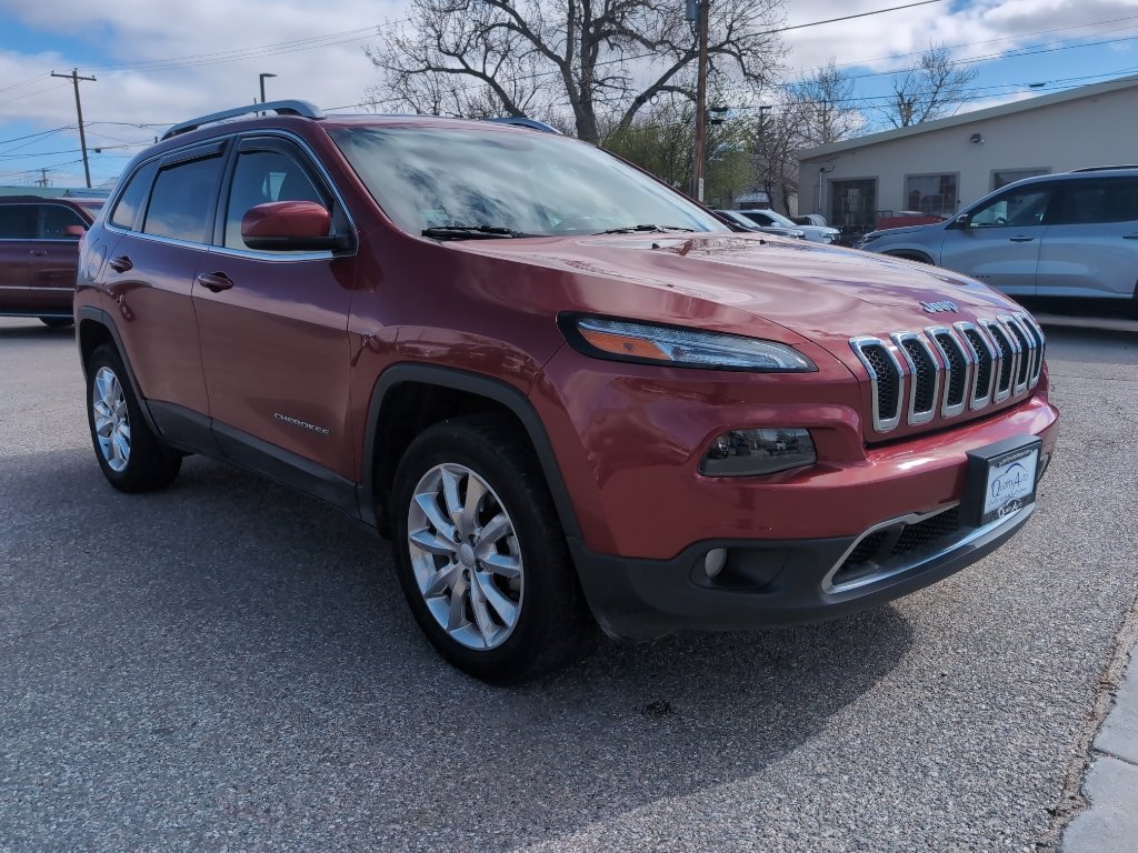 Used 2017 Jeep Cherokee Limited w/ Trailer Tow Group AWD/4WD image 4