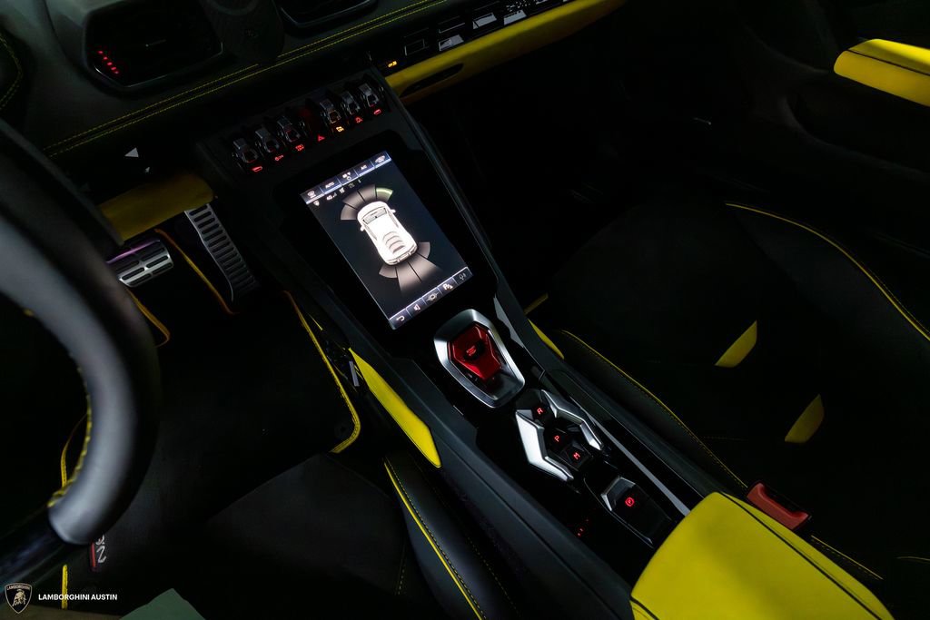 Used 2022 Lamborghini Huracan EVO RWD image 23