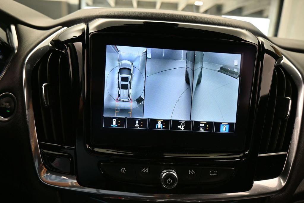 Used 2023 Chevrolet Traverse RS FWD image 24