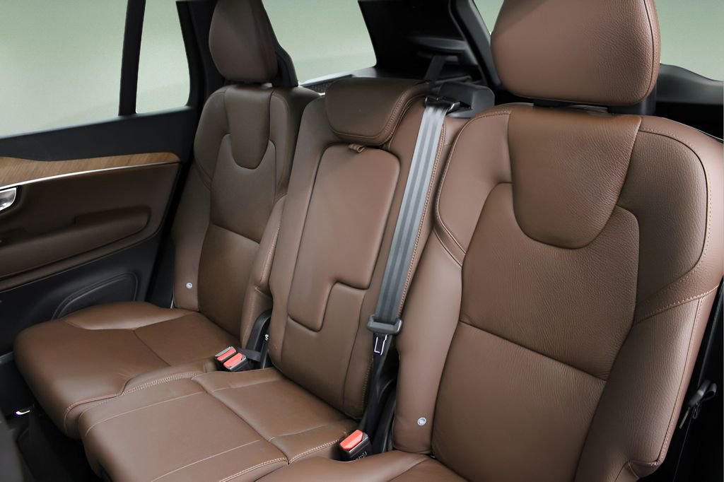 Used 2023 Volvo XC90 B5 Plus w/ Protection Package Premier image 25