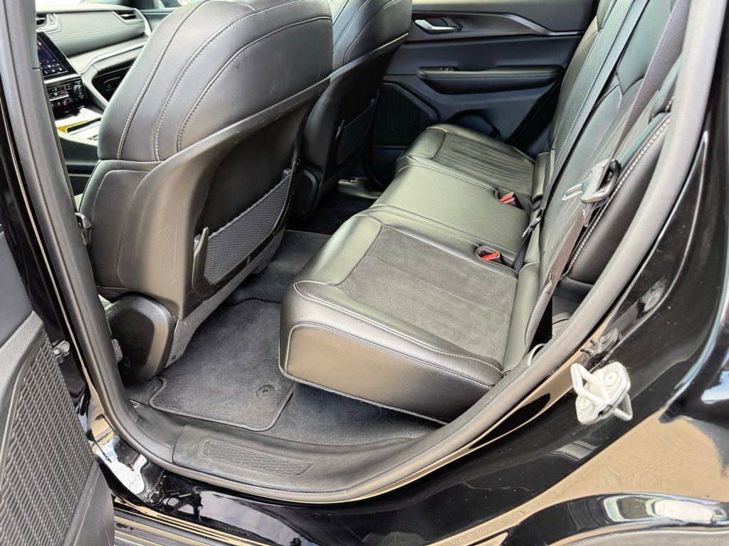 Used 2025 Jeep Grand Cherokee Altitude image 18