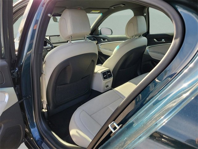 Used 2024 Genesis G70 2.5T image 9