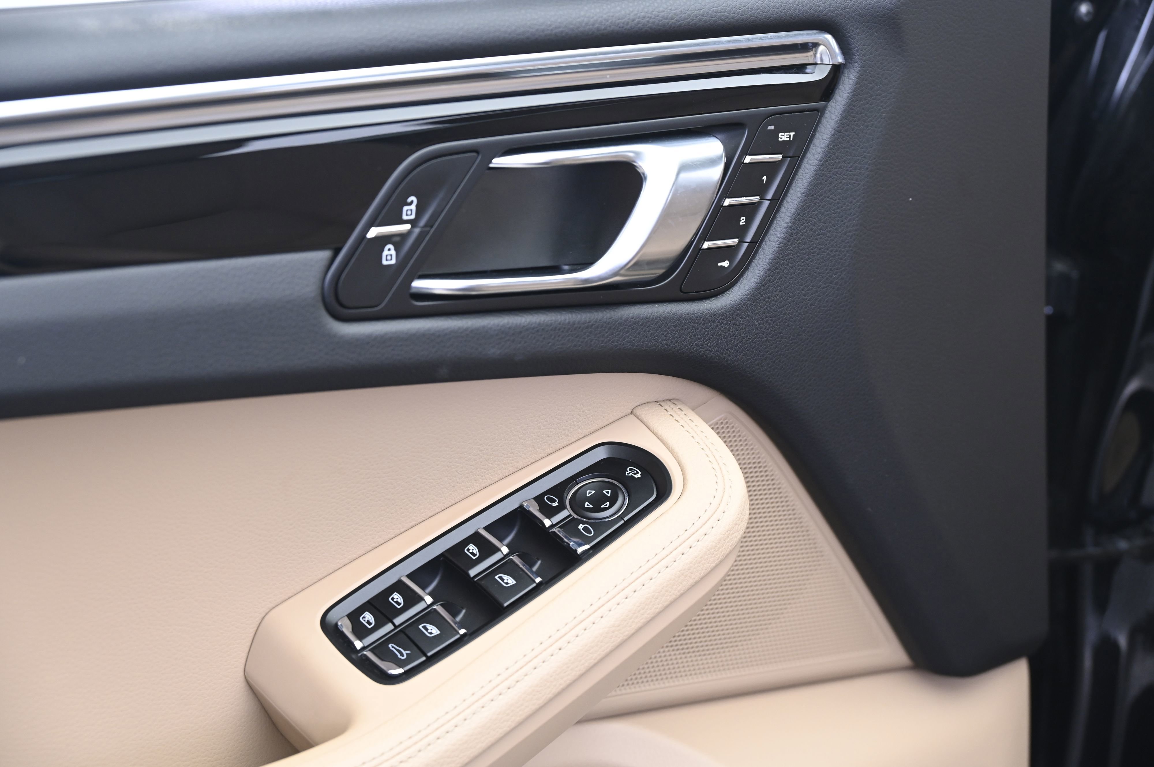 Certified 2025 Porsche Macan image 27