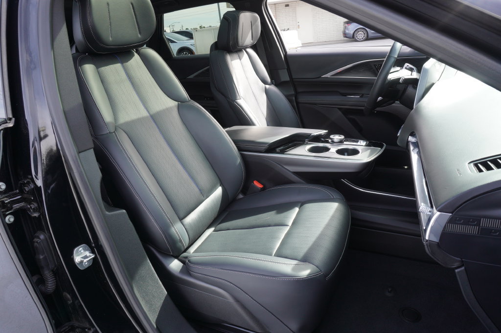 Used 2024 Cadillac Lyriq Sport RWD image 11