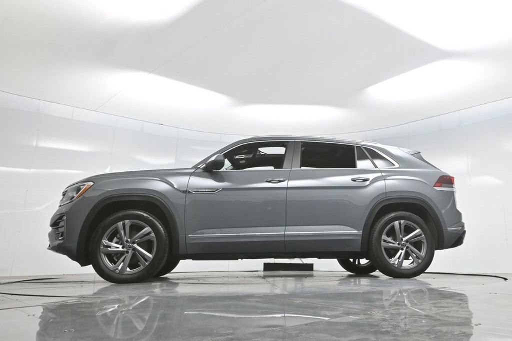 Used 2024 Volkswagen Atlas Cross Sport SEL R-Line AWD/4WD image 7