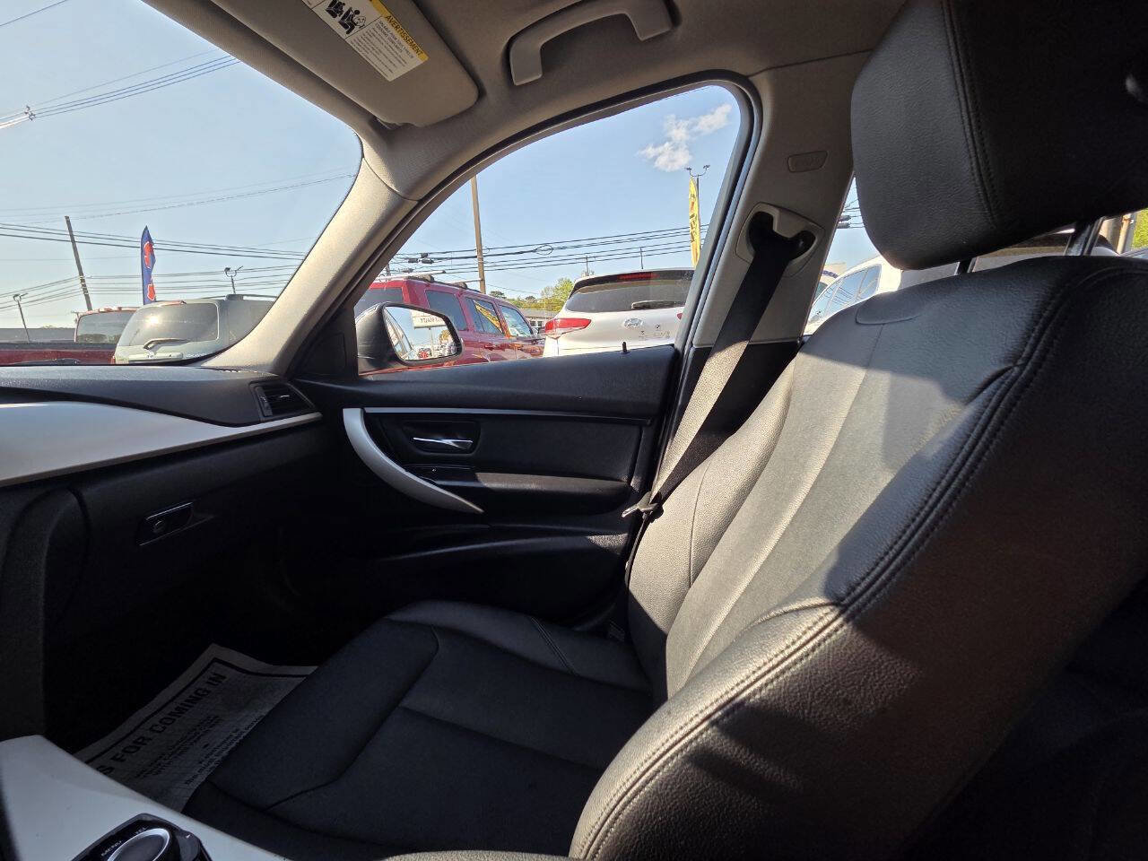 Used 2015 BMW 320i Sedan RWD image 21