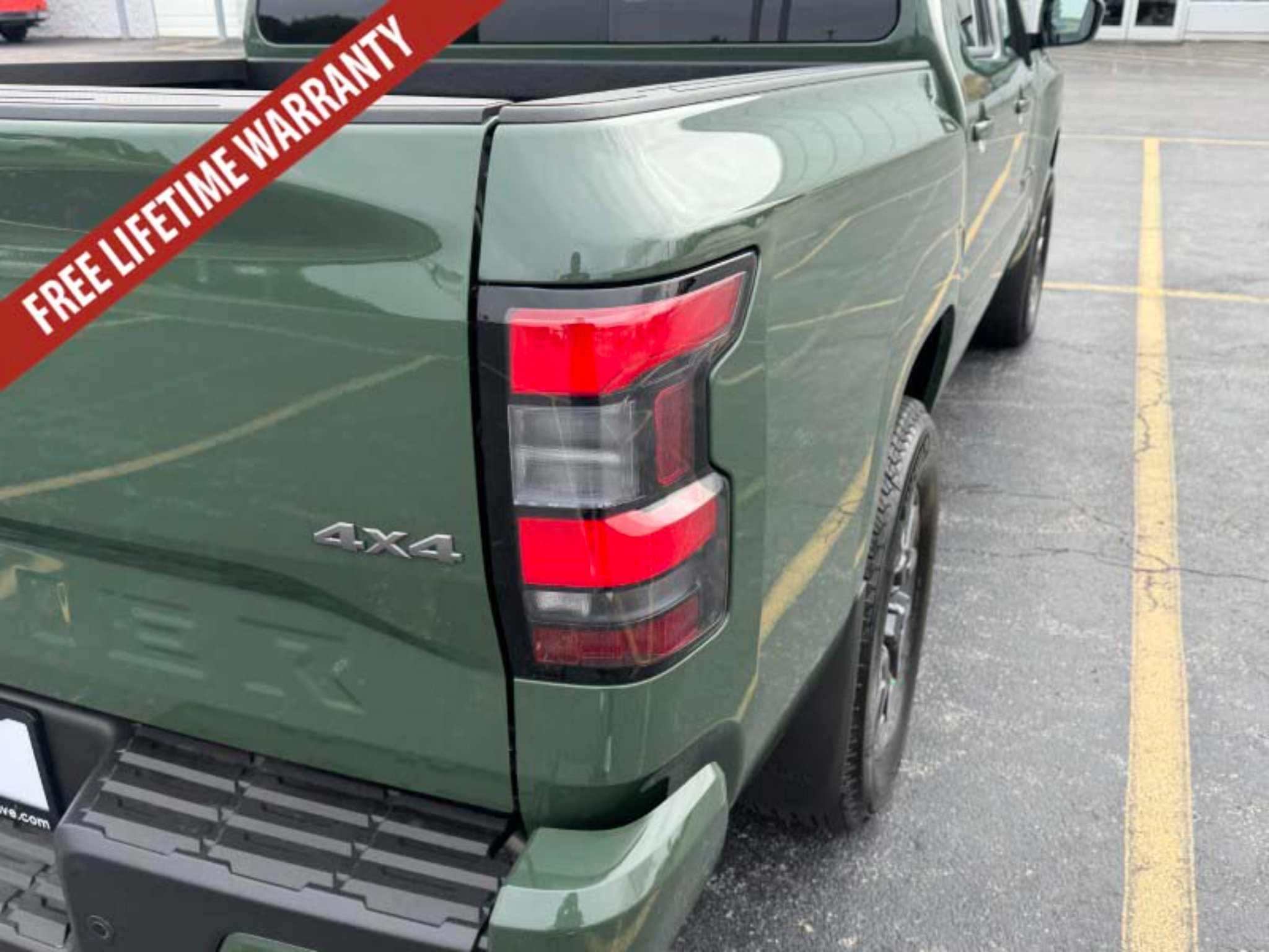 New 2027 Nissan Frontier 4x4 Crew Cab image 12