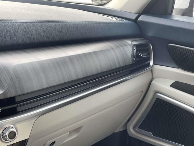Used 2025 Kia Telluride EX w/ EX Captain's Chair Package image 34