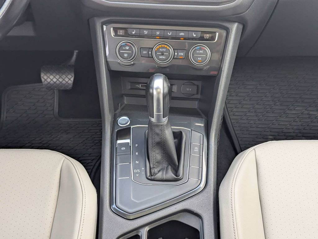 Used 2018 Volkswagen Tiguan SE w/ Panoramic Sunroof Package image 20
