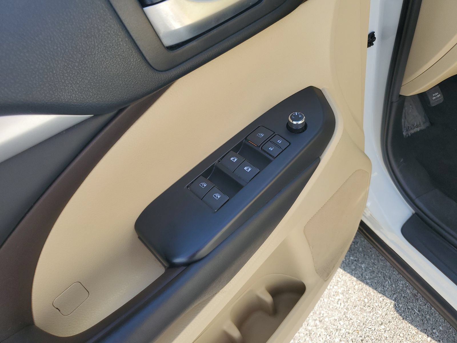 Used 2019 Toyota Highlander XLE AWD/4WD image 21