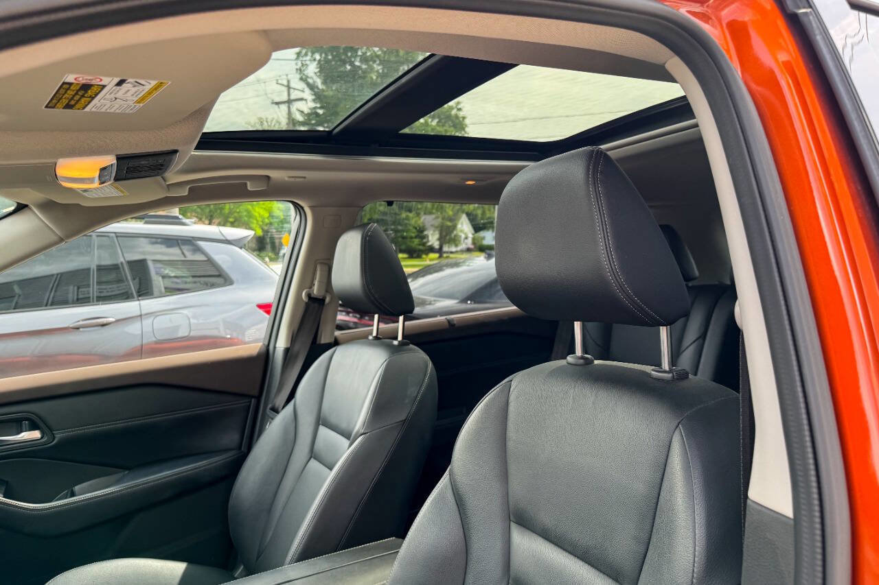 Used 2022 Nissan Rogue SL w/ SL Premium Package image 18
