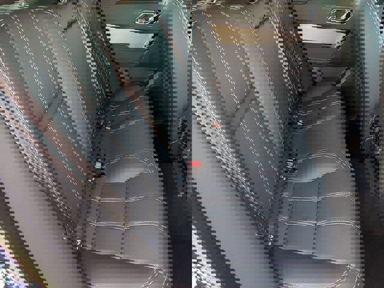 Used 2022 Land Rover Range Rover Velar R-Dynamic S image 19