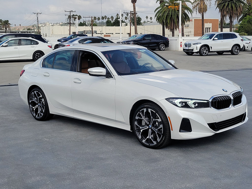 New 2026 BMW 330i xDrive Sedan w/ Premium Package AWD/4WD image 4