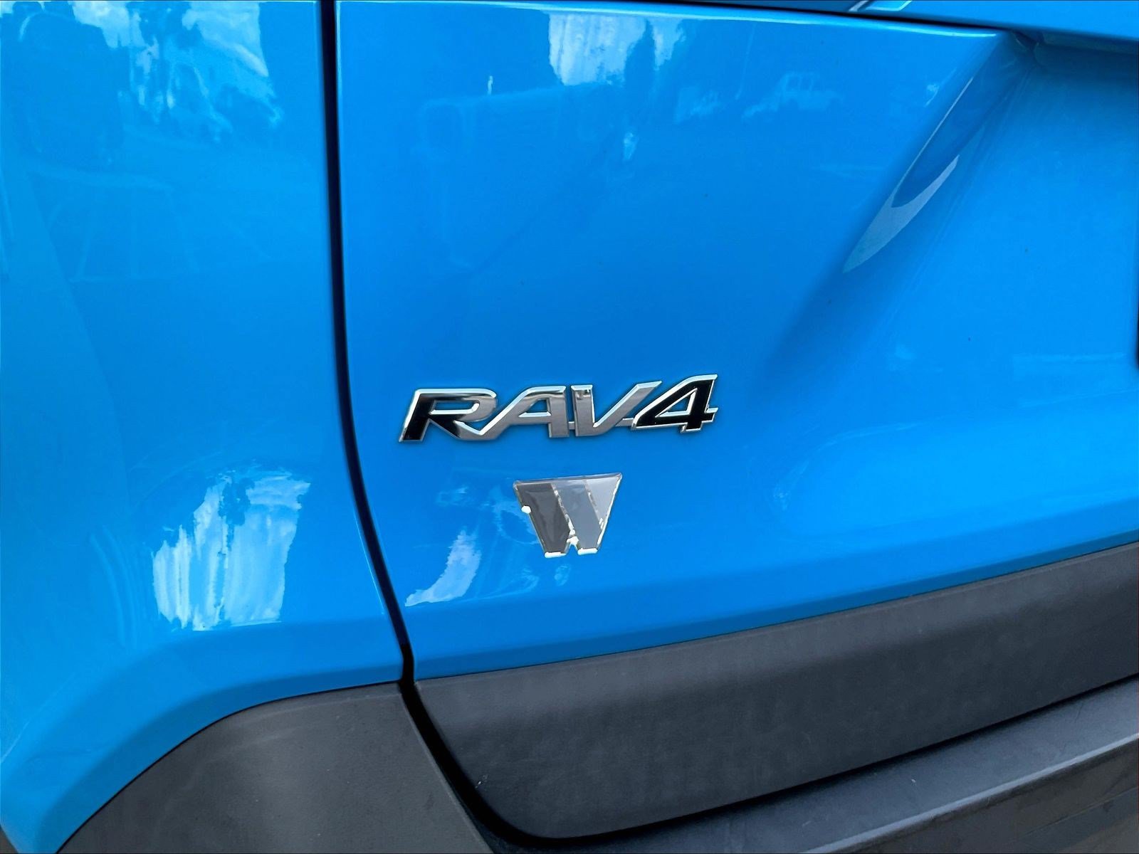 Used 2020 Toyota RAV4 LE w/ All Weather Liner Package FWD image 23