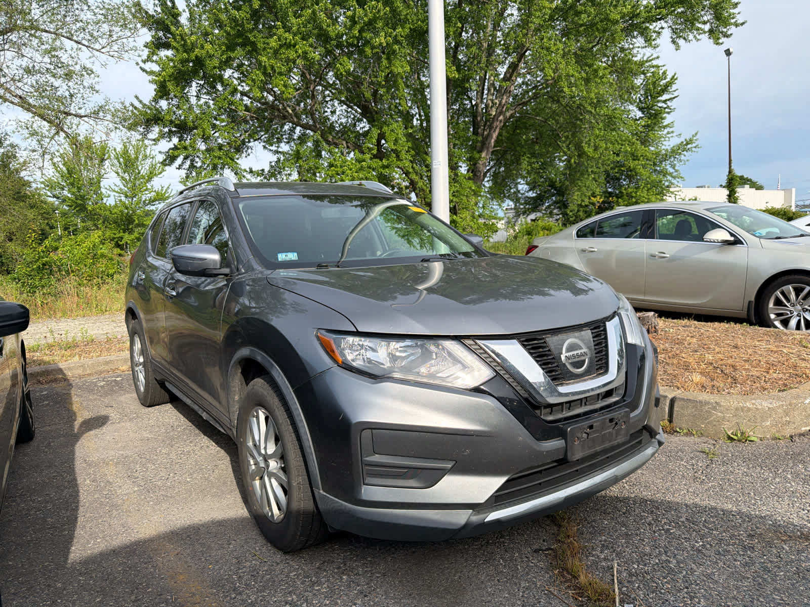 Used 2017 Nissan Rogue SV AWD/4WD image 4