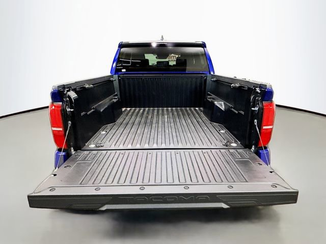 Used 2025 Toyota Tacoma SR5 AWD/4WD image 25