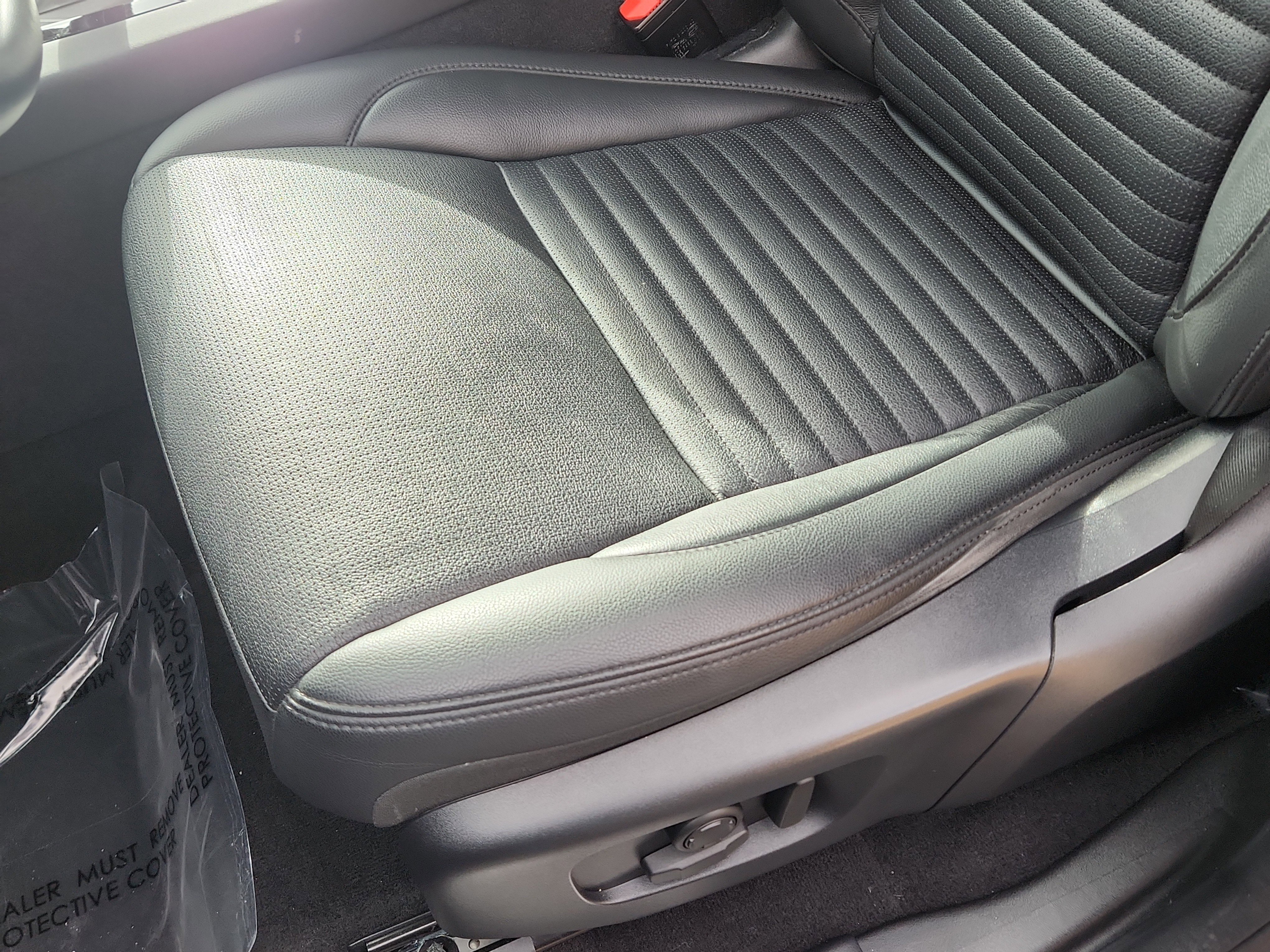 Used 2023 Land Rover Discovery Sport SE image 9