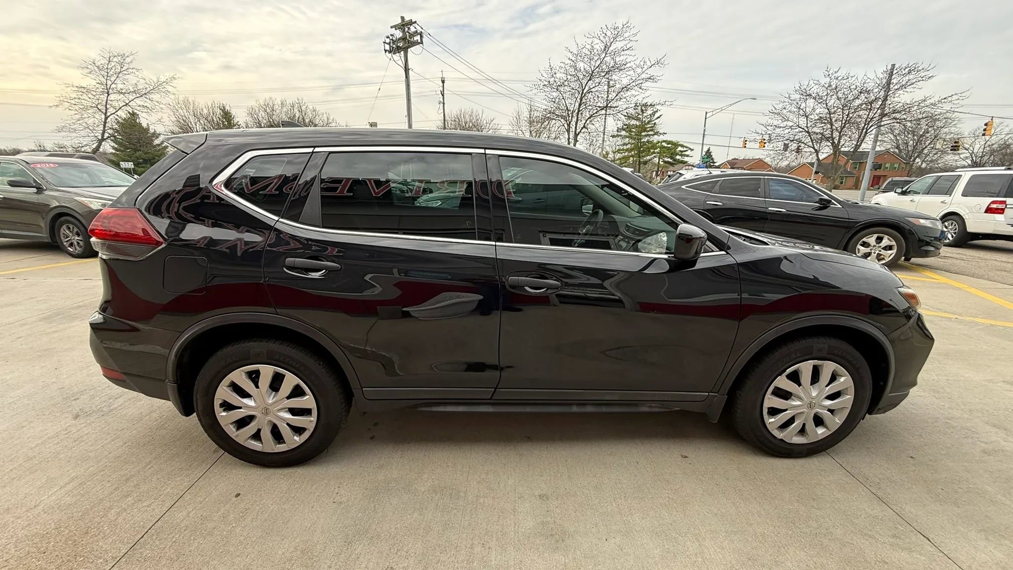 Used 2019 Nissan Rogue S image 8