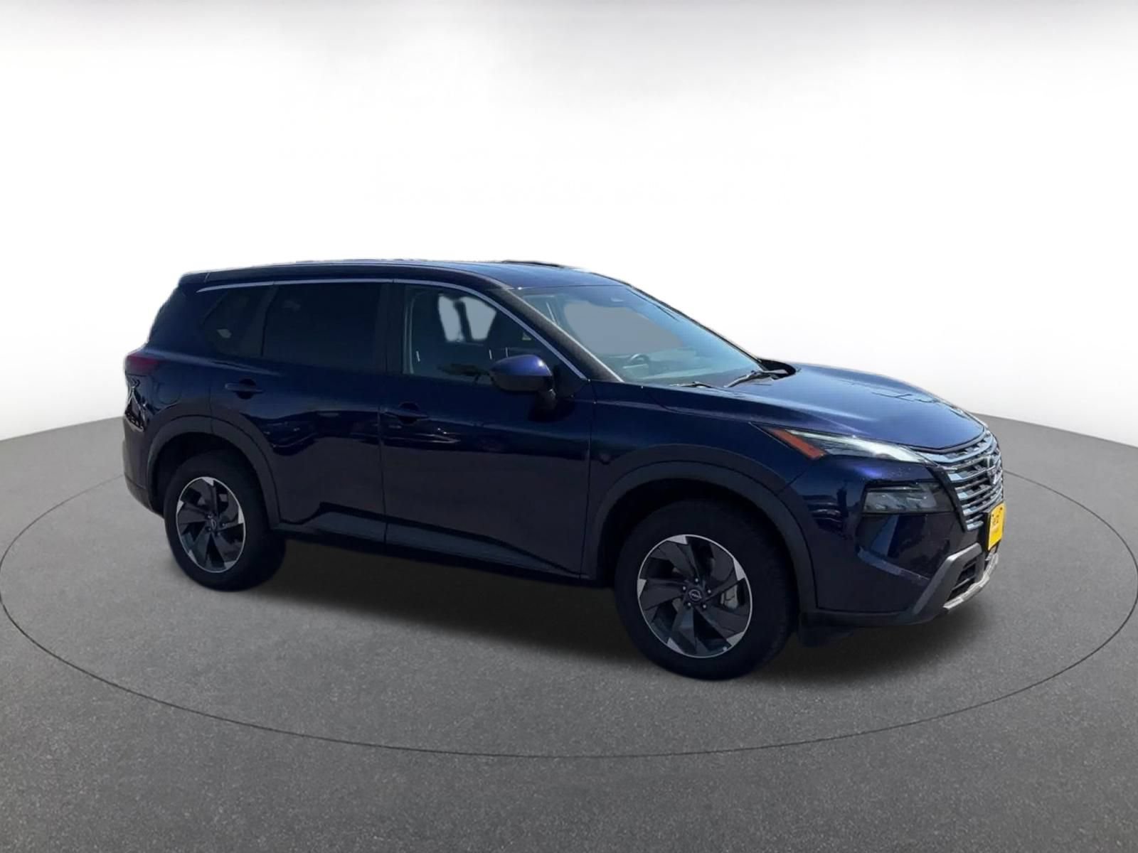 Used 2025 Nissan Rogue SV AWD/4WD image 2