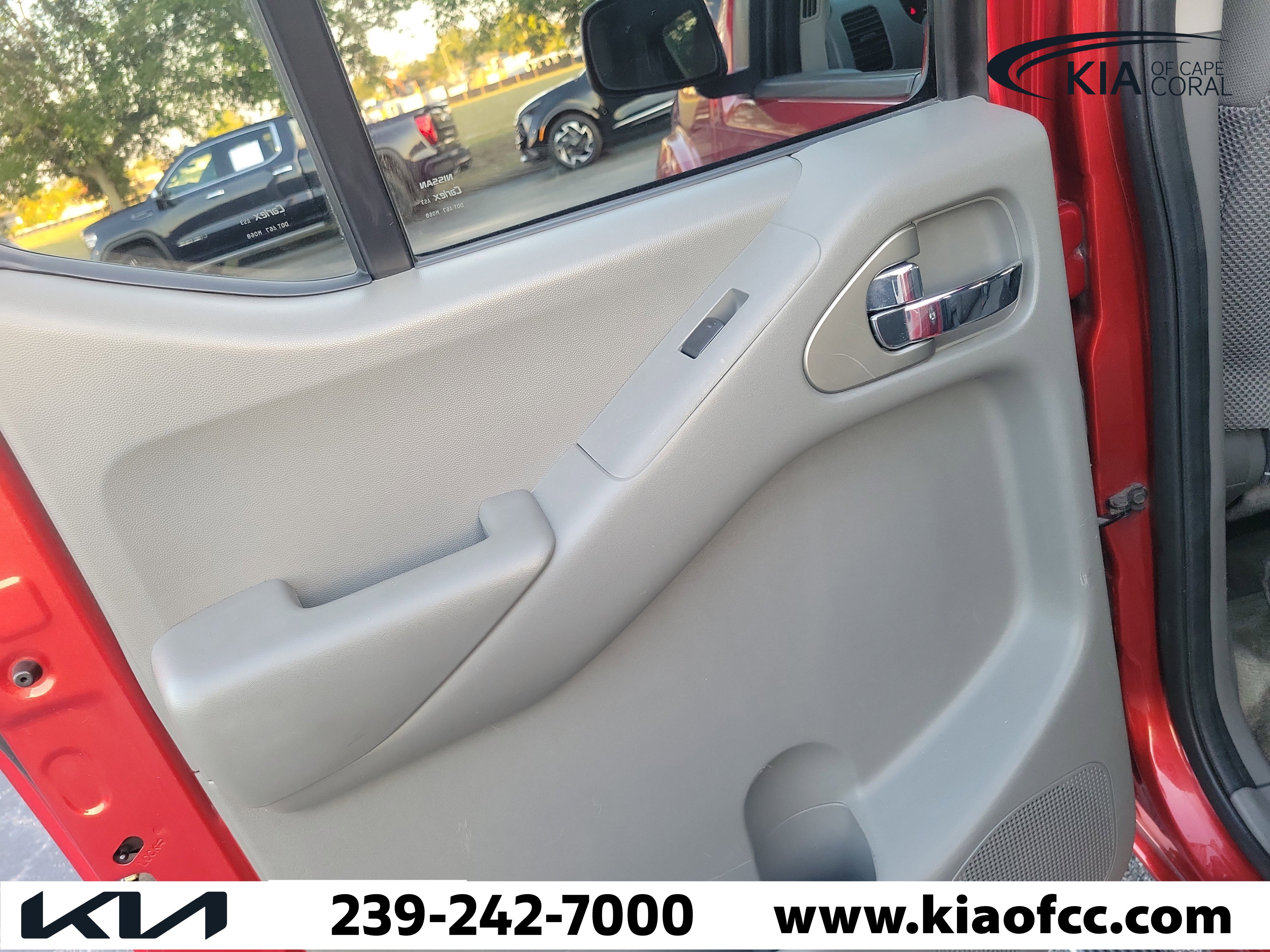 Used 2017 Nissan Frontier SV w/ SV Value Truck Package AWD/4WD image 12