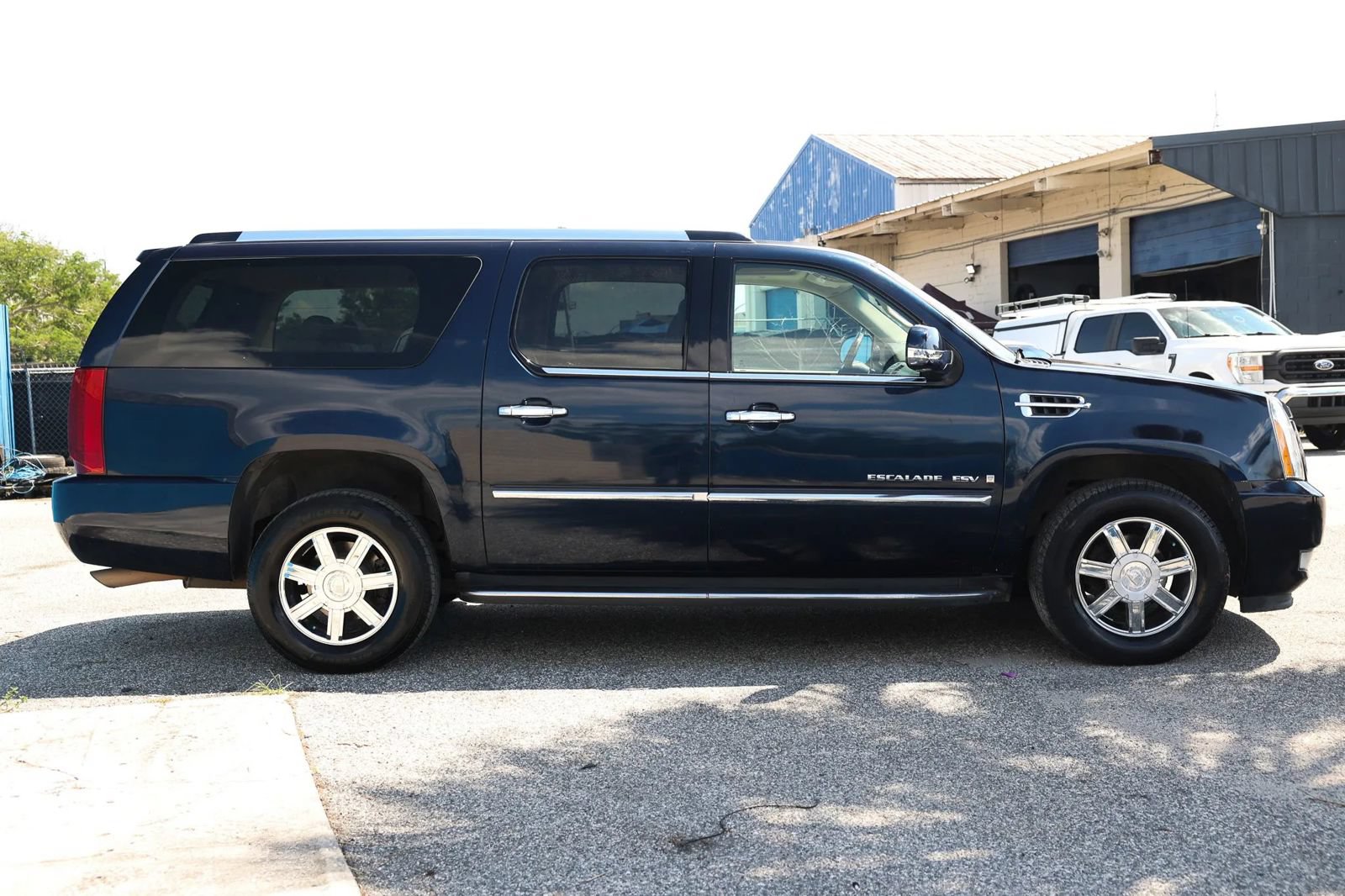 Used 2007 Cadillac Escalade ESV AWD w/ Information Package image 8
