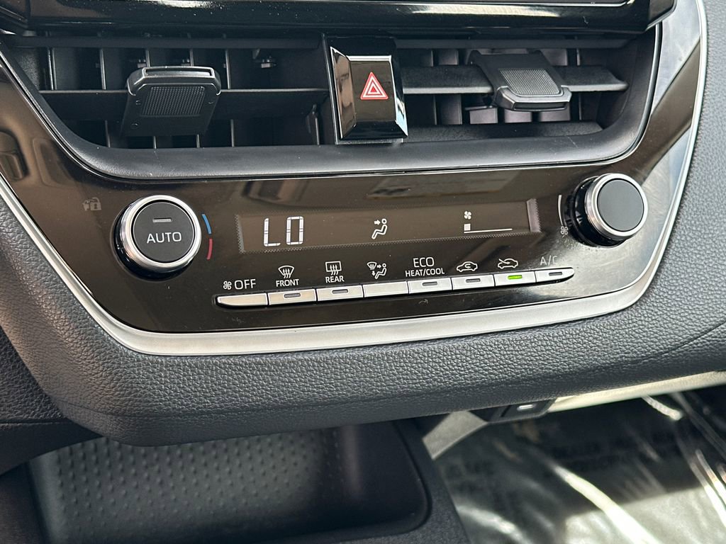 Used 2025 Toyota Corolla LE image 23